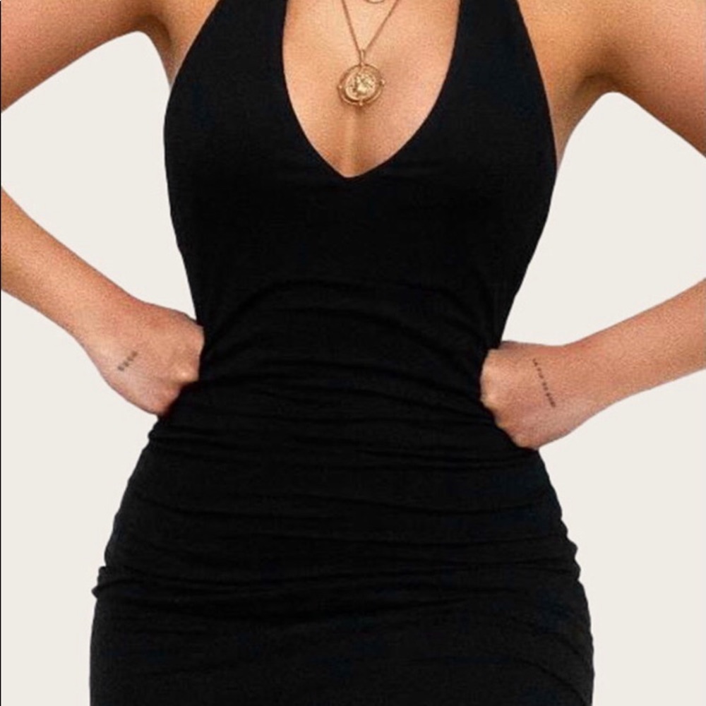 A black sleeveless dress , perfect for going out and having fun!!
